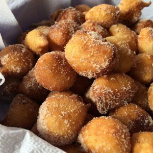 Bolinho de Chuva: Uma Delícia Nostálgica para Dias Chuvosos