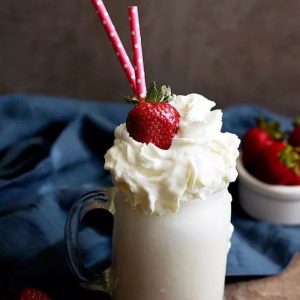 MILKSHAKE DE BAUNILHA PERFEITO: UMA DELÍCIA GELADA PARA TODAS AS OCASIÕES