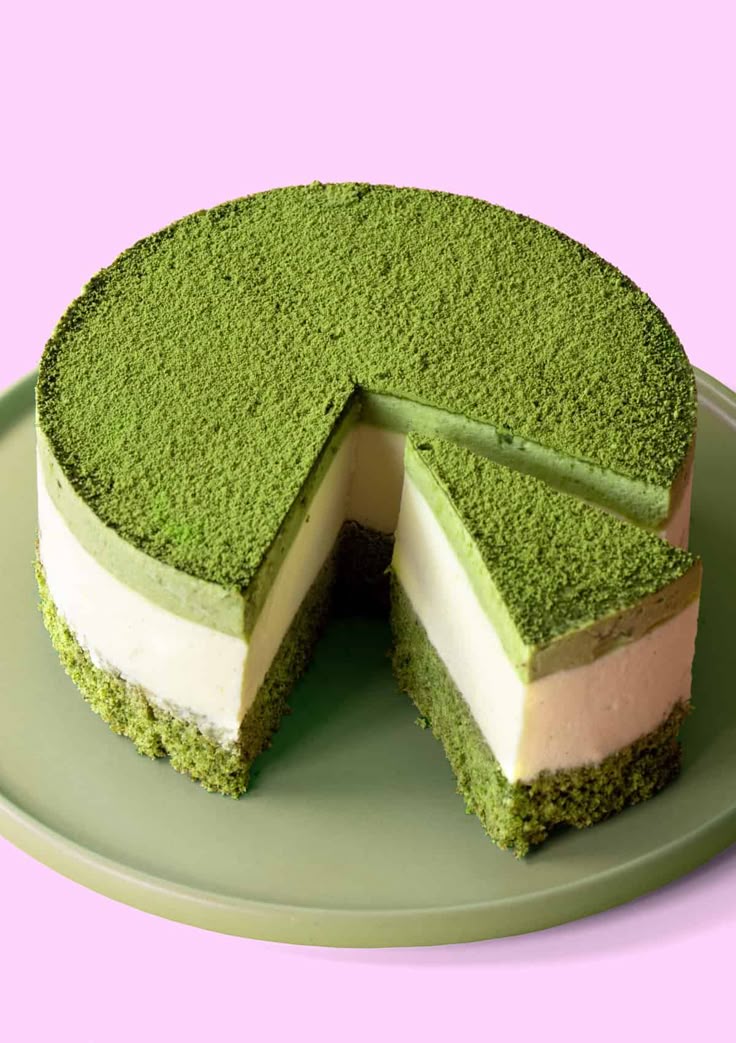 Doces artesanais feitos com ingredientes exóticos, como matcha, yuzu e tahine, representando a fusão de sabores globais na confeitaria.